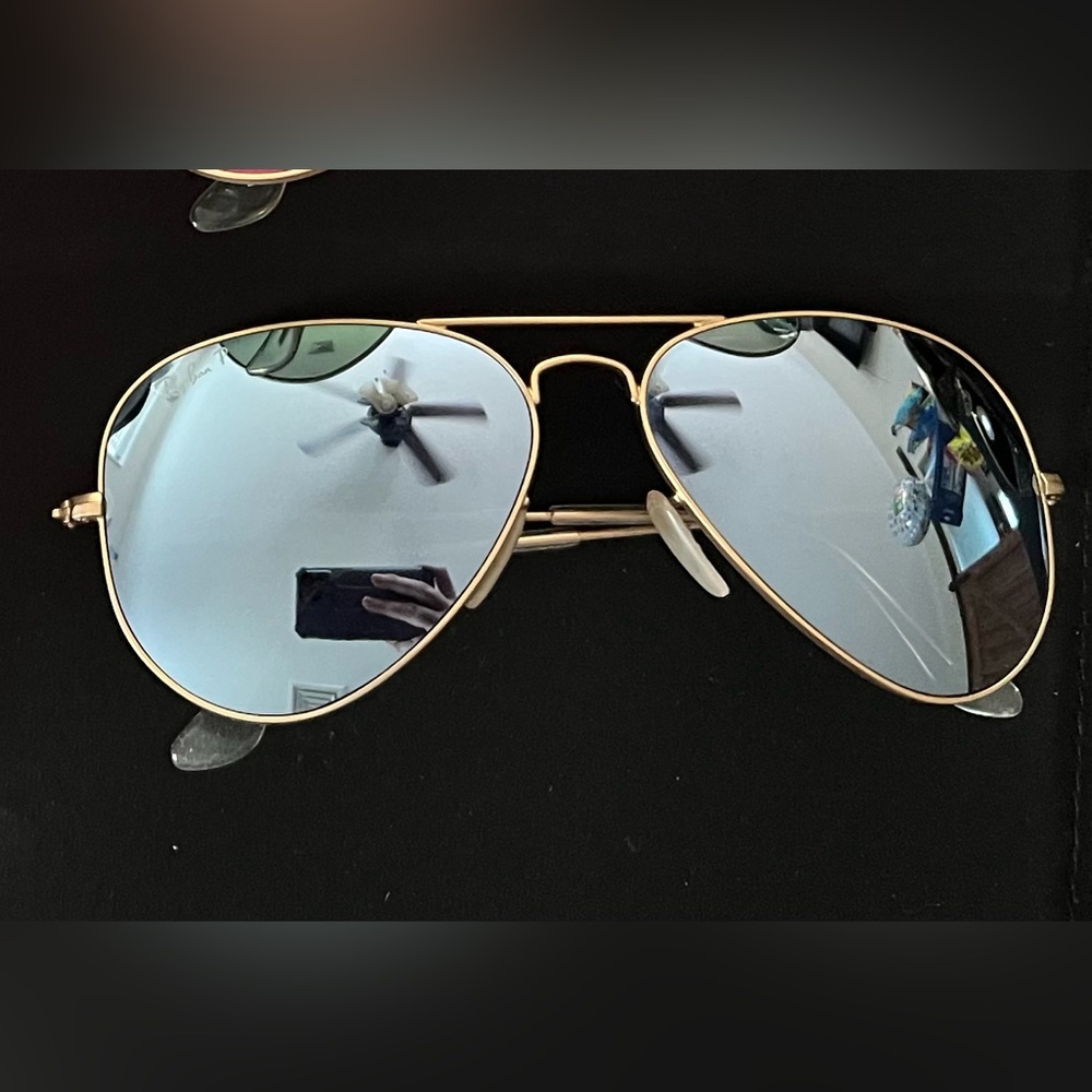 Silver lens with gold Frame Ray-Ban Aviator Sunglasses NWOT